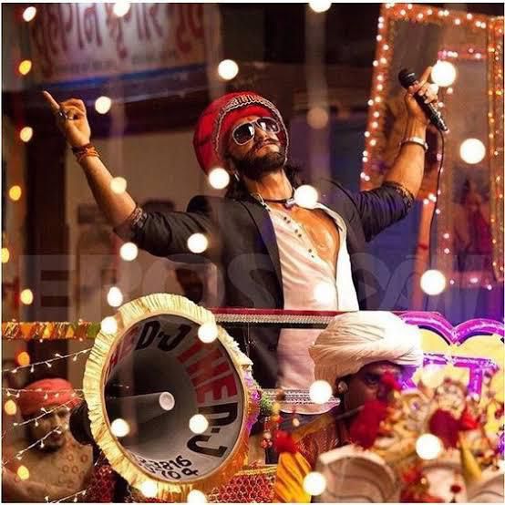 This Navratri, Get Inspired by Powerhouse Ranveer Singh’s Vibrant & Iconic Fashionable Looks from 'Ram-Leela' 920790