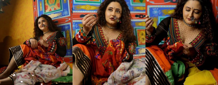 TV Stars Shine: Rashami Desai's Navratri Look, Drashti Dhami's Pregnancy Journey, and Shaheer Sheikh's Heartfelt Tribute to Hina Khan 920536