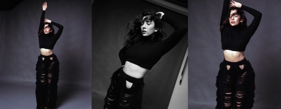 Barkha Singh sets the feeds on fire with some jaw-dropping pictures from a photoshoot! 925550