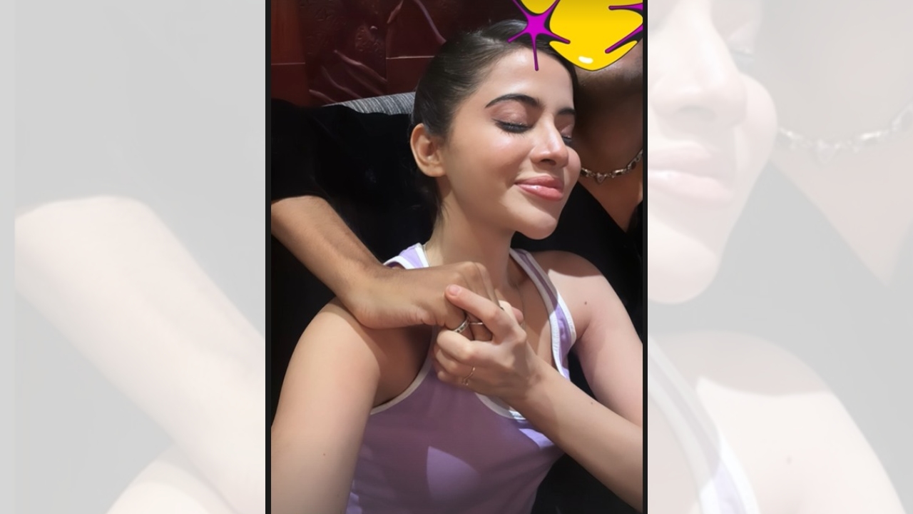 Has Uorfi Javed finally found love? Spends quality time with mysterious guy 924963