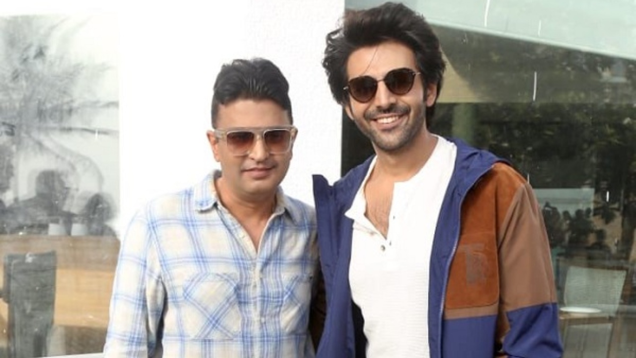 Kartik Aaryan and Bhushan Kumar received a phenomenal response on their surprise visit to a housefull theatre in Banaras on Tuesday! 924878