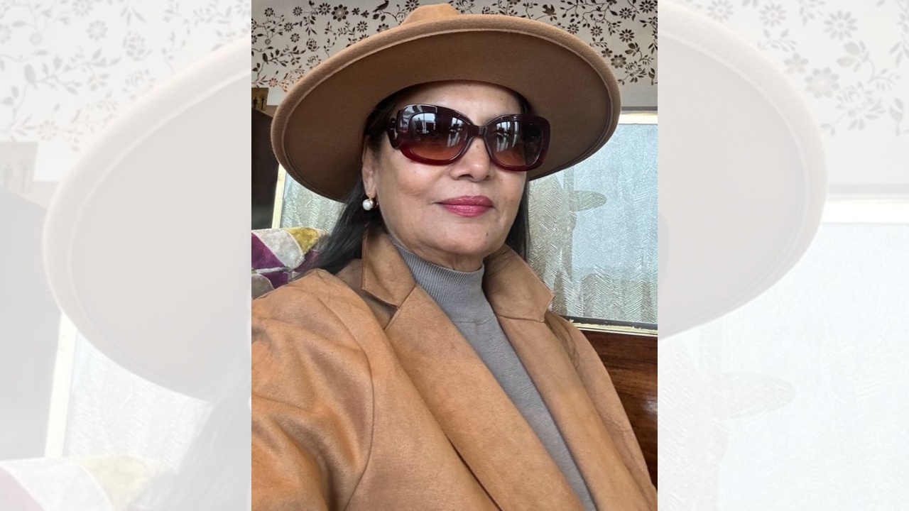 Shabana Azmi leaves for France to attend the prestigious 46th Festival des 3 Continents, France where she will be honored with a retrospective celebrating her glorious 50-year career in Hindi Cinema 926064
