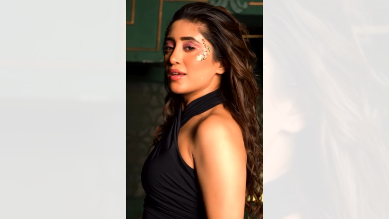 Yeh Rishta Kya Kehlata Hai's Shivangi Joshi Sway Fans With Her Smooth 'Morni' Dance, Watch Video 926594