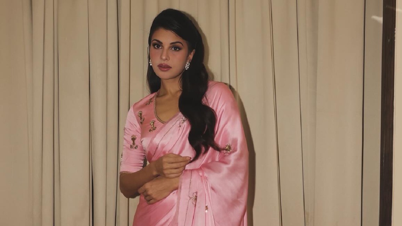 Jacqueline Fernandez Shows How To Rock Vintage Fashion In A Pink Saree 930921