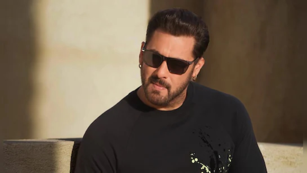 Salman Khan Celebrates 59th Birthday With Family And Friends [Watch] 930640