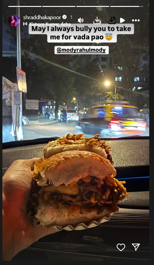 Shraddha Kapoor goes on “vada pav” date with beau Rahul Mody [Check Out] 929336