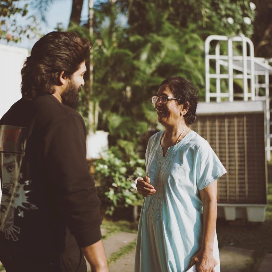 Sneha Reddy offers prayers at Tirumala Temple, Allu Arjun celebrates with mother over Pushpa 2's 1000 cr triumph 929124
