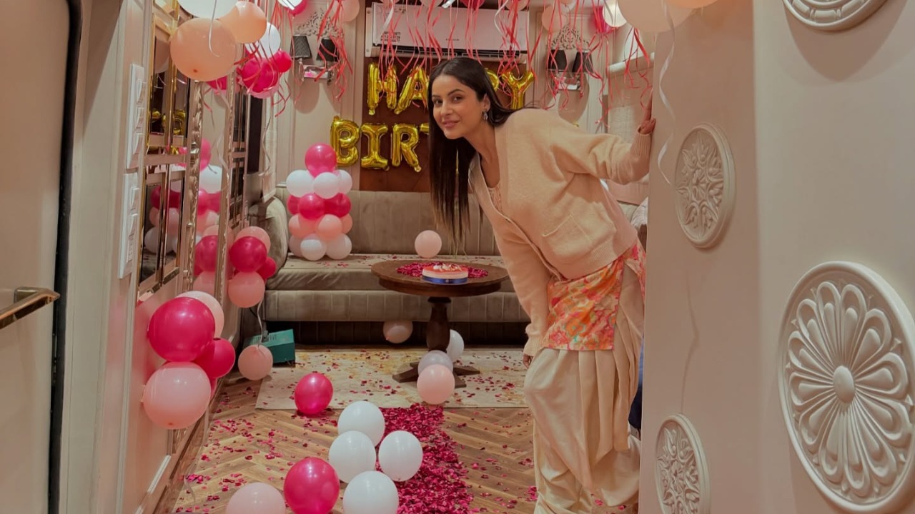 Shehnaaz Gill Showed Her Fans a Glimpse Of Her Stunning Birthday Bash In Her Vanity; Check Pics 934471