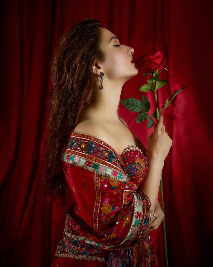 Tamannaah Bhatia's Makeup Looks That Define Glamour and Versatility 935043