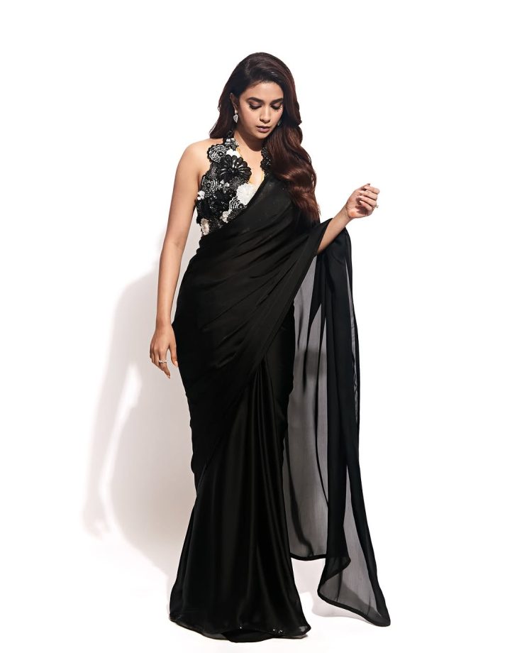 Keerthy Suresh, Malavika Mohanan & Anupama Parameswaran Show How To Slay In Black 935317