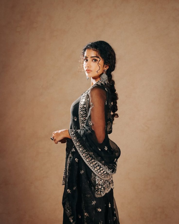Keerthy Suresh, Malavika Mohanan & Anupama Parameswaran Show How To Slay In Black 935319