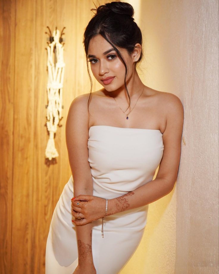 Shivangi Joshi Vs Jannat Zubair Vs Avneet Kaur: Who Looks Like A Dream In White? 935354