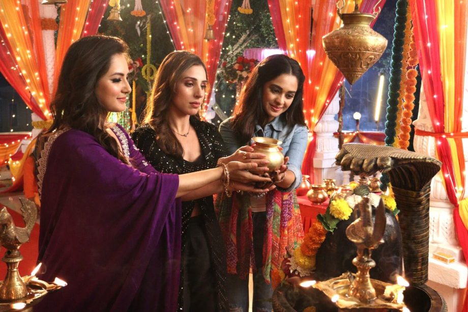 Zee TV’s Jamai No. 1; Mugdha Chaphekar & Puja Banerjee Joins Simaran Kaur, In Power-Packed Fight Sequence Special Episode 938634
