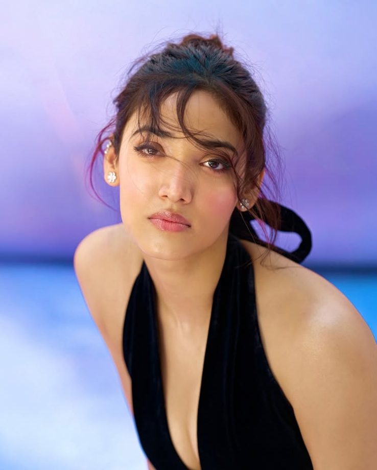 12th Fail's Medha Shankr Stuns In Bold Looks, Proving She's More Than Just A Desi Queen 941849