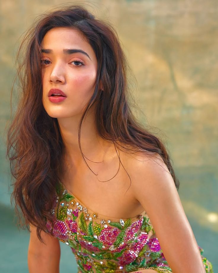 12th Fail's Medha Shankr Stuns In Bold Looks, Proving She's More Than Just A Desi Queen 941855