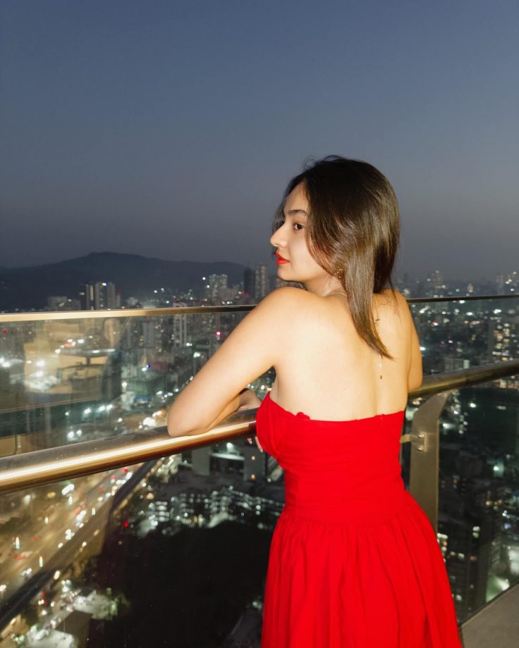 Anushka Sen Keeps It Classy in a Chic Red Dress 939774