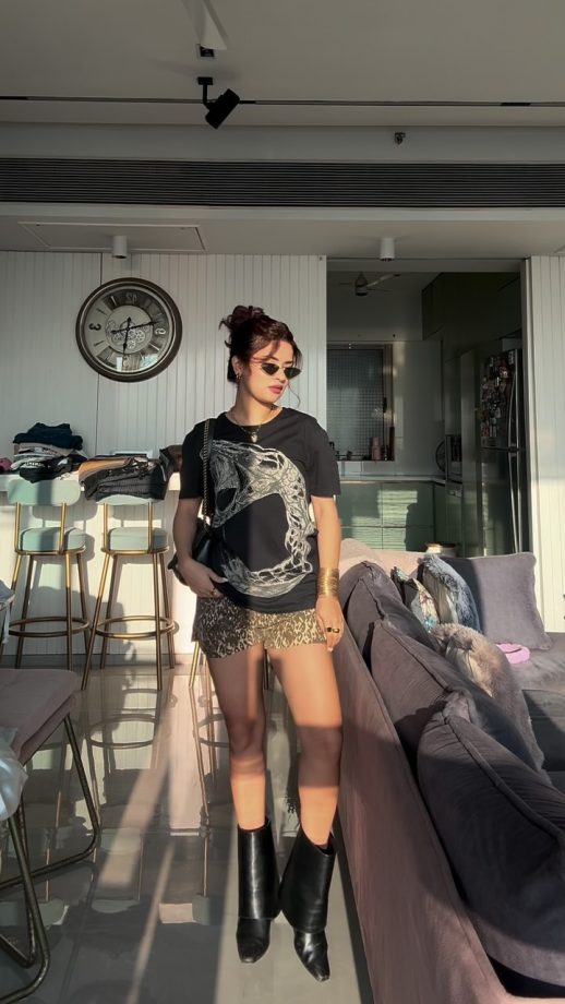Avneet Kaur Makes A Bold Day-Out Fashion Statement In Top & Shorts - See Here! 942019