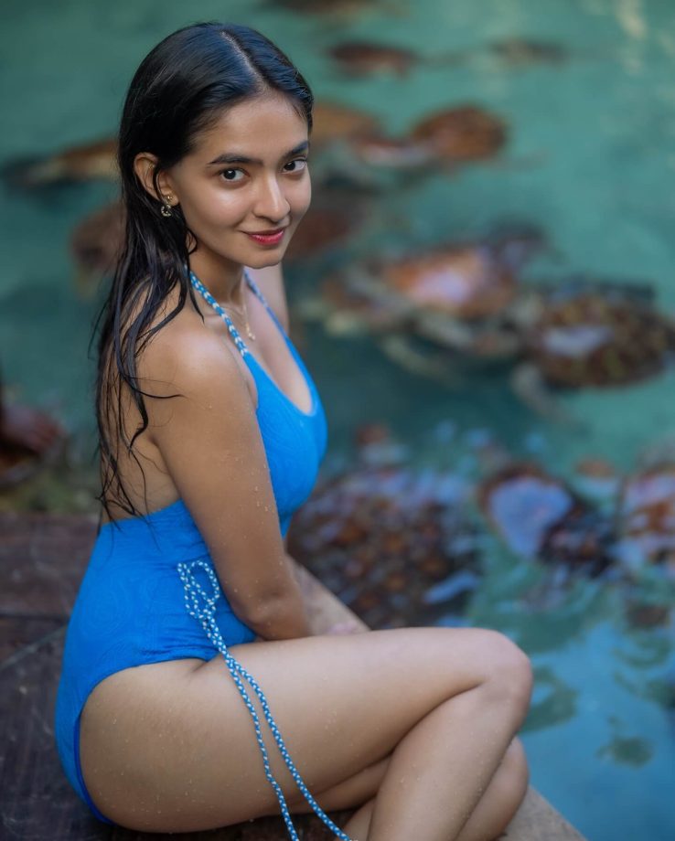 Avneet Kaur To Ashi Singh: Young Divas Turning Up The Heat In Bold Poolside Glam 940924