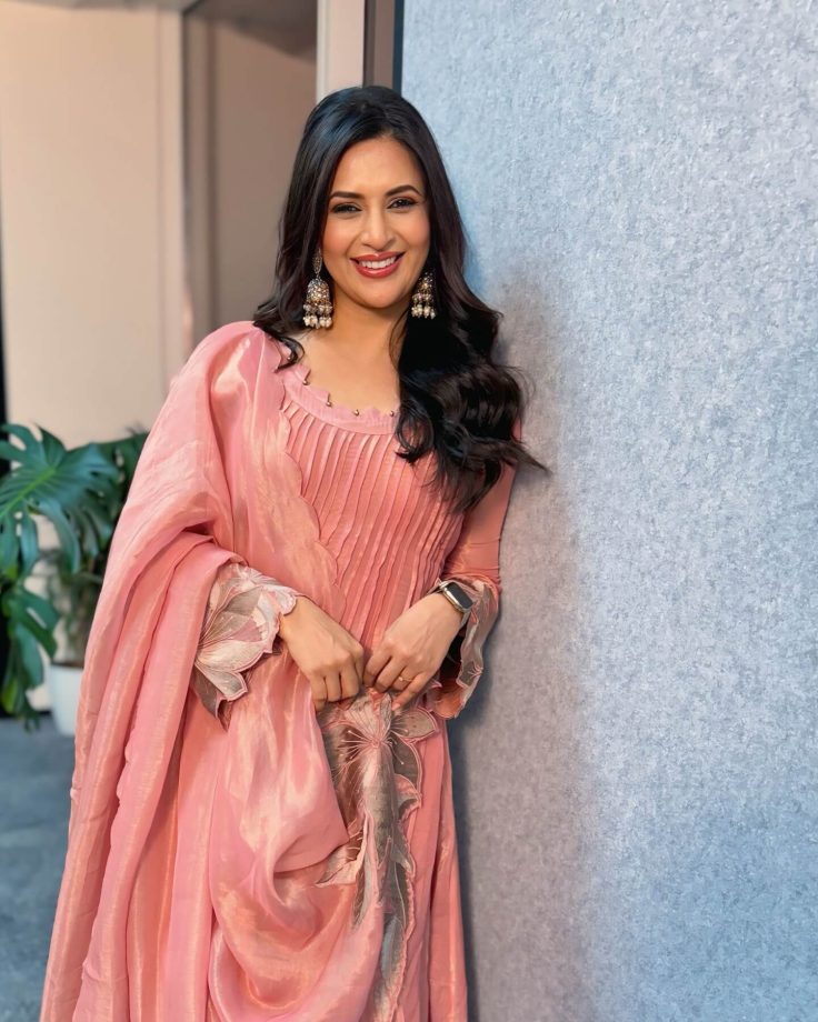 Divyanka Tripathi Proves Age Is Just A Number With Her Stunning Fashion At 40 941708