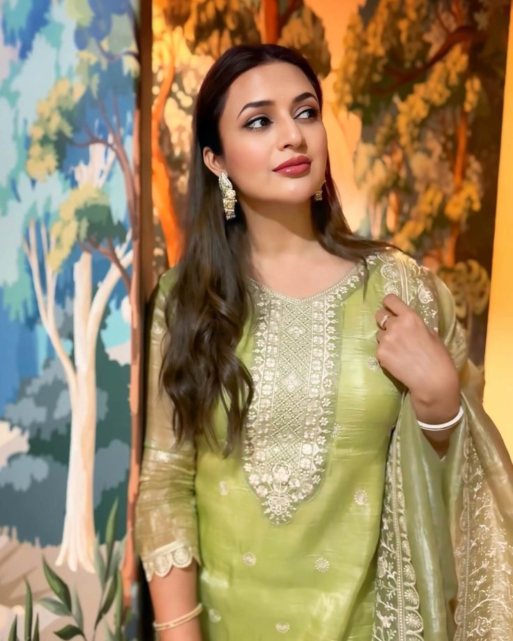 Divyanka Tripathi Proves Age Is Just A Number With Her Stunning Fashion At 40 941713