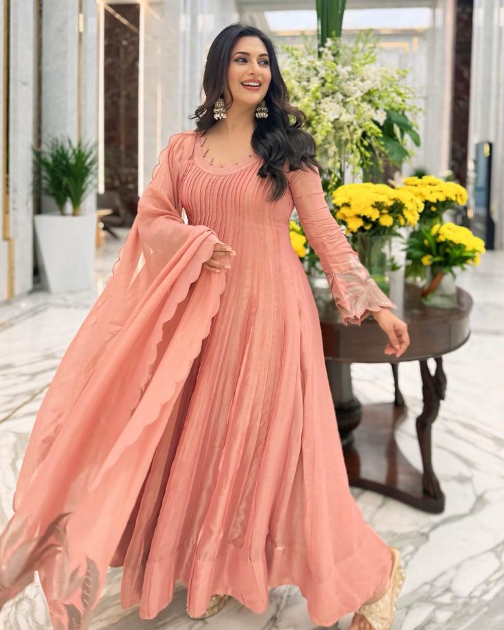 Divyanka Tripathi Proves Age Is Just A Number With Her Stunning Fashion At 40 941707