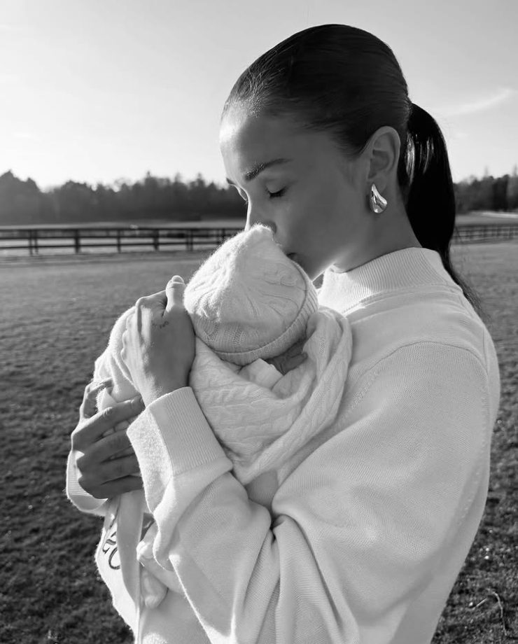'Ekk Deewana Tha' fame Amy Jackson & husband, Ed Westwick welcome their first child 941873