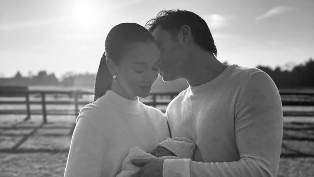 'Ekk Deewana Tha' fame Amy Jackson & husband, Ed Westwick welcome their first child 941872