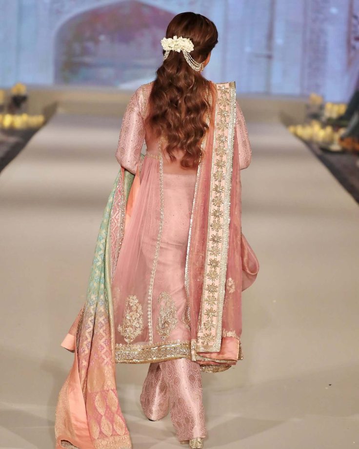 Hina Khan's Ethereal Salwar Suit To Make Eid Celebration Special 941999