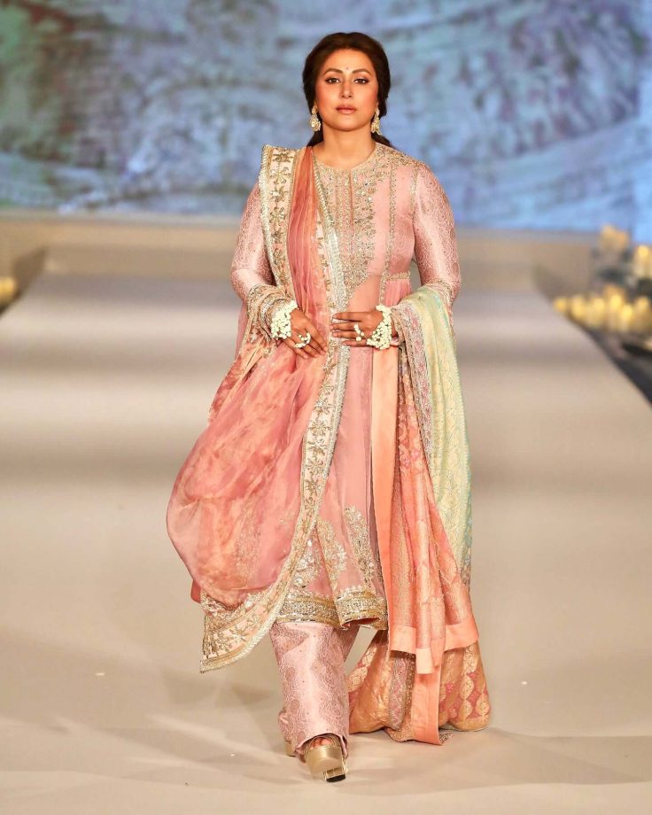 Hina Khan's Ethereal Salwar Suit To Make Eid Celebration Special 941997
