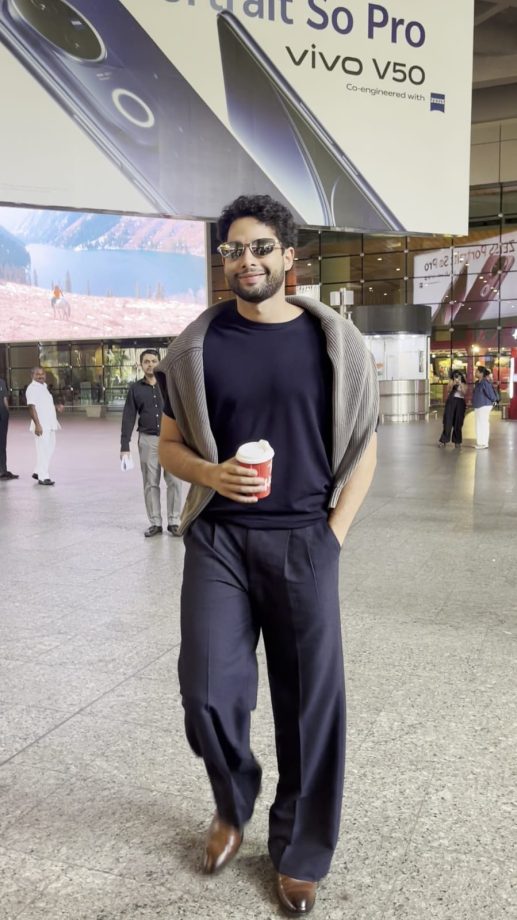Ibrahim Ali Khan Or Siddhant Chaturvedi: Who Pulls Casual Swag In Cardigan? 942313