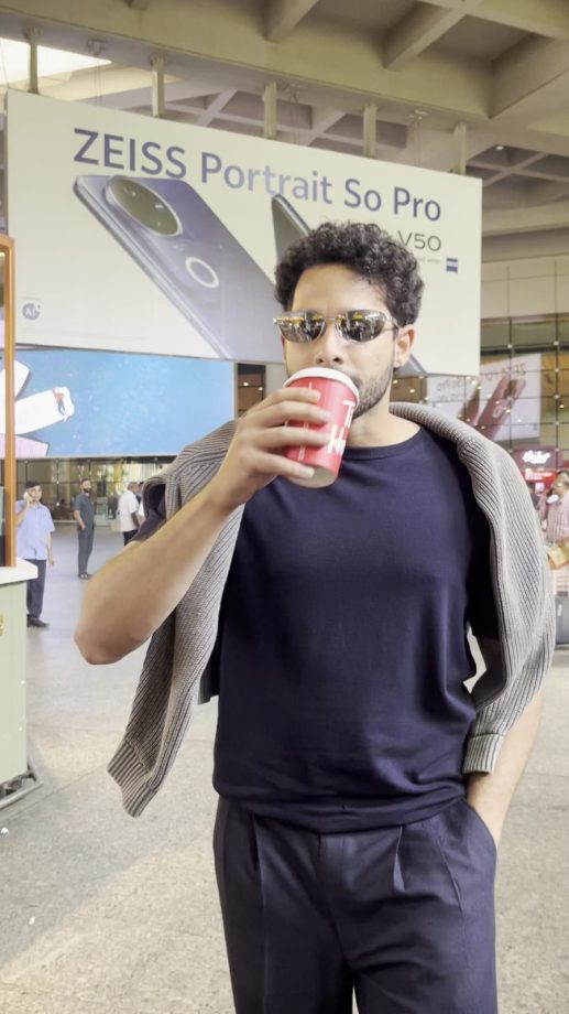 Ibrahim Ali Khan Or Siddhant Chaturvedi: Who Pulls Casual Swag In Cardigan? 942314