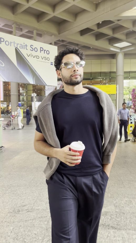 Ibrahim Ali Khan Or Siddhant Chaturvedi: Who Pulls Casual Swag In Cardigan? 942315