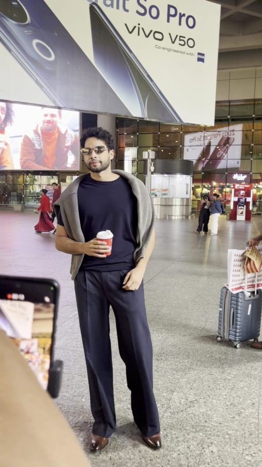 Ibrahim Ali Khan Or Siddhant Chaturvedi: Who Pulls Casual Swag In Cardigan? 942312