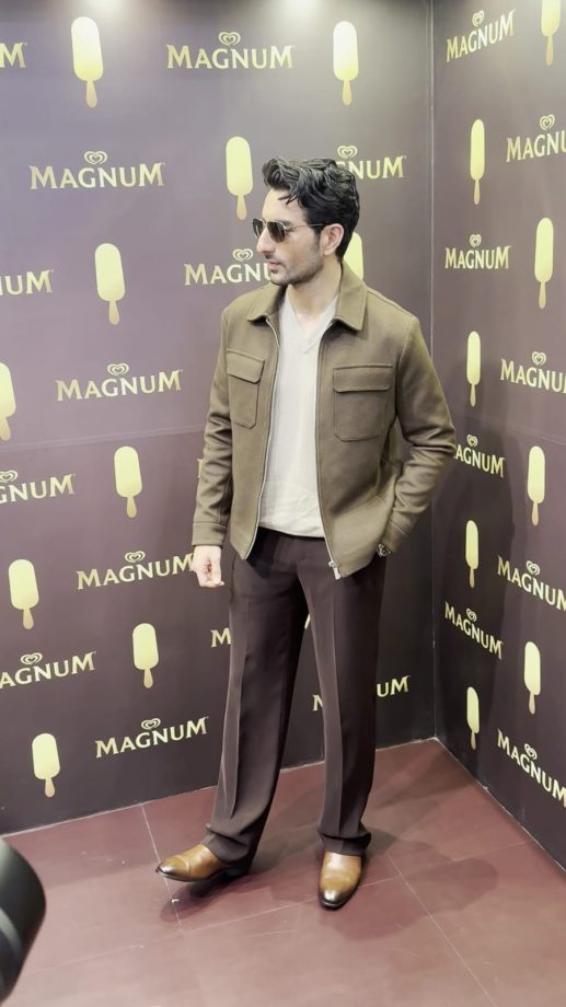 Ibrahim Ali Khan Or Siddhant Chaturvedi: Who Pulls Casual Swag In Cardigan? 942320