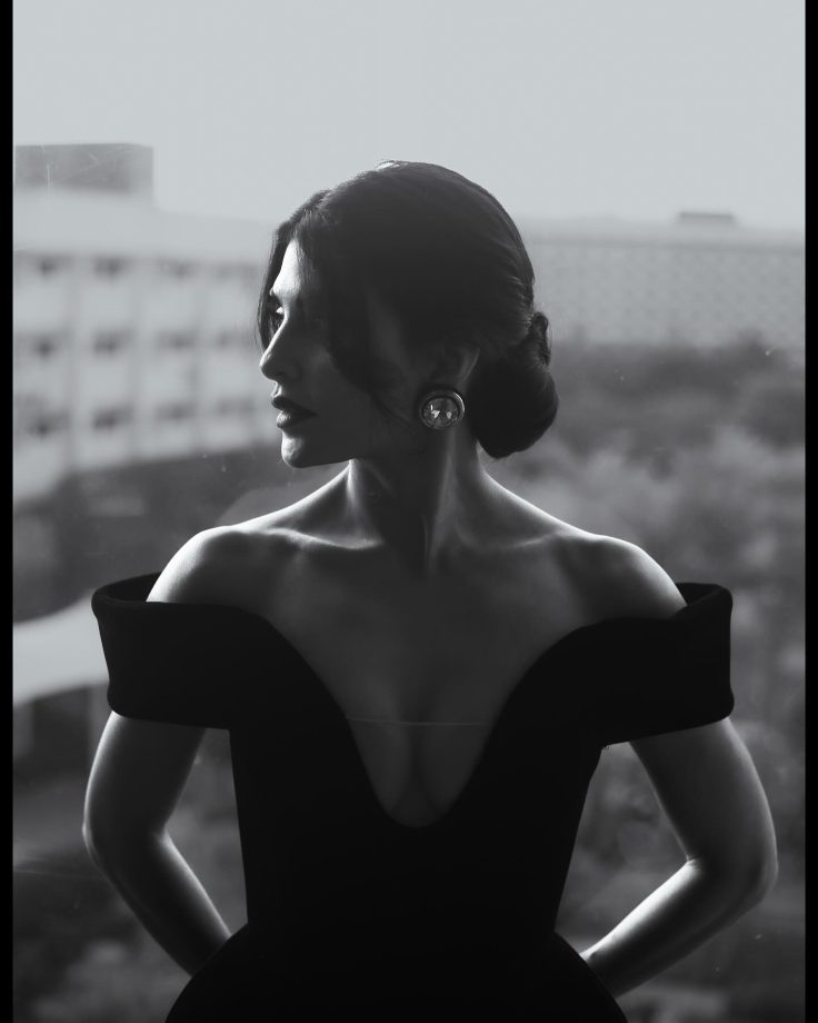 Jacqueliene Fernandez To Janhvi Kapoor: Divas Set Trends Flaunting Hot Shoulders In Chic Dresses 941506