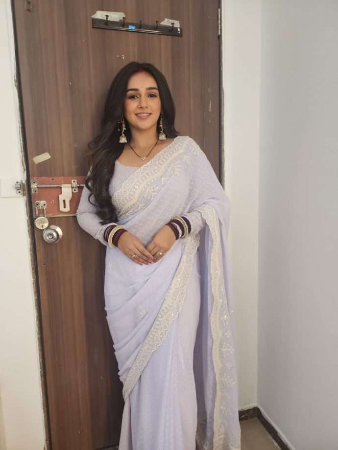 Jagriti – Ek Nayi Subah: Jagriti seeks a traditional makeover, while her father reveals that she wants a divorce from Suraj 940420