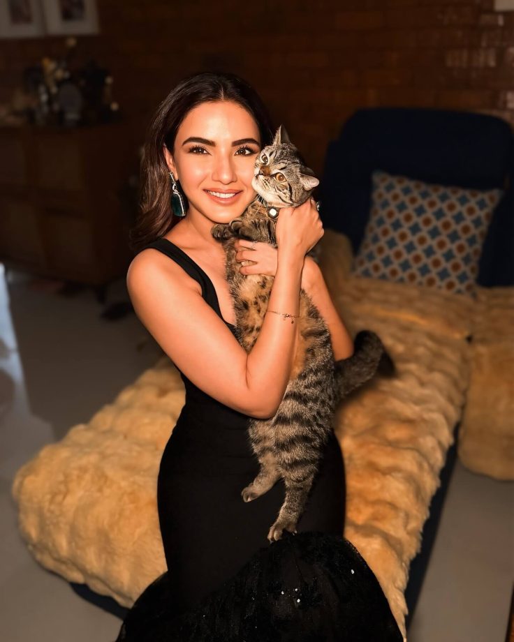 Jasmin Bhasin Stuns in Sleek Black Dress with a Touch of Glam 942563
