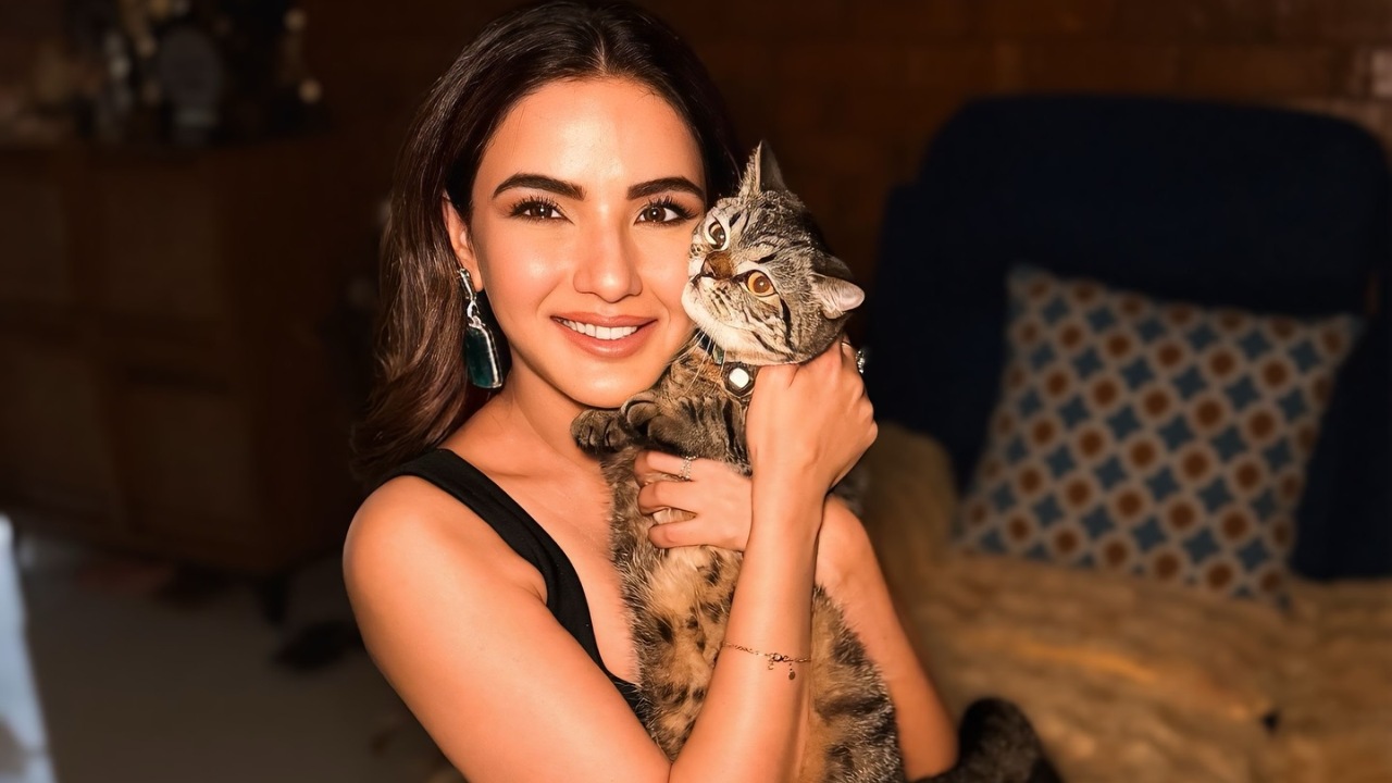 Jasmin Bhasin Stuns in Sleek Black Dress with a Touch of Glam 942565