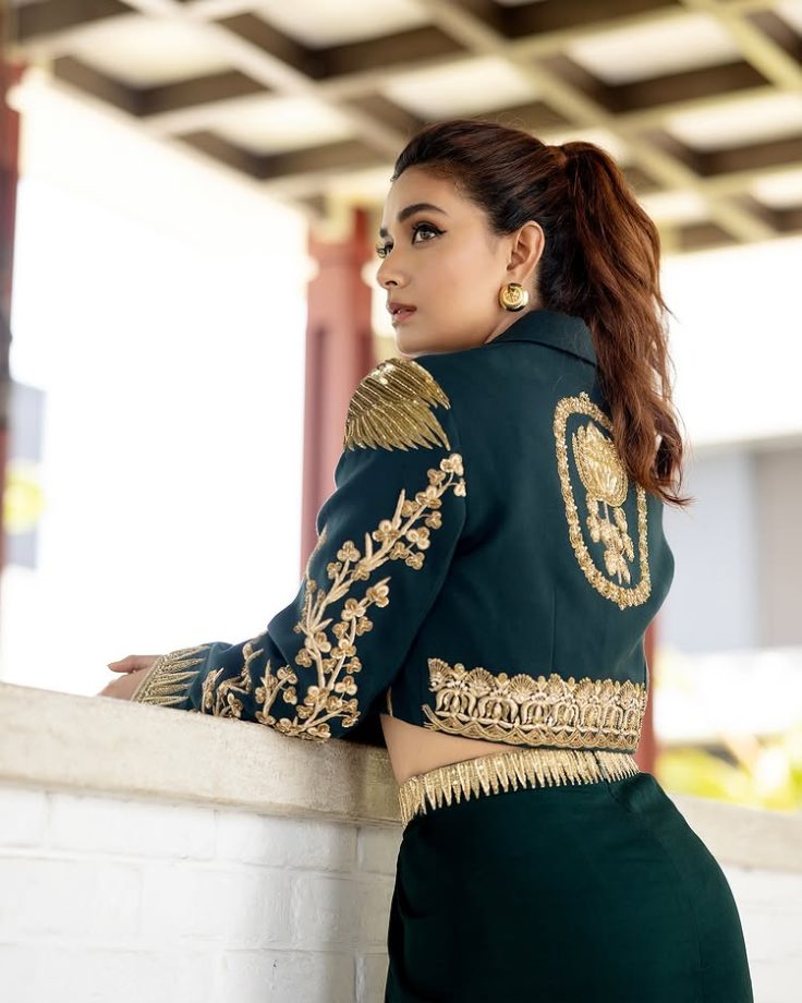 Keerthy Suresh Redefines Royalty In Green Top & Skirt, Makes Jaws Drop Flaunting Midriff 940869