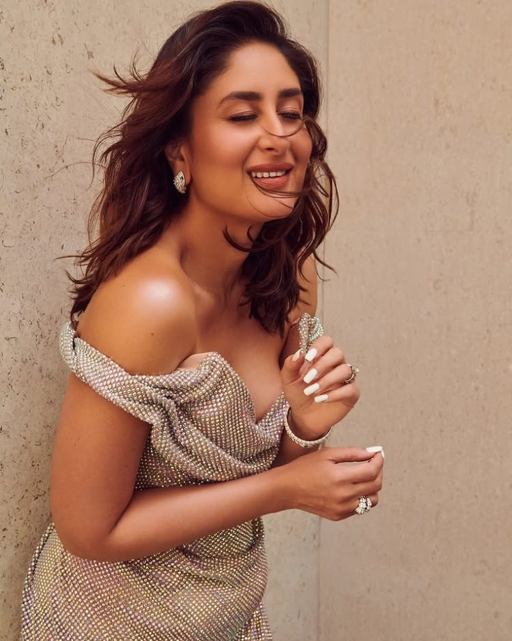 Khushi Kapoor Vs Kareena Kapoor: Who Is Glamorous In Champagne Gold Off-shoulder Gown? 941292