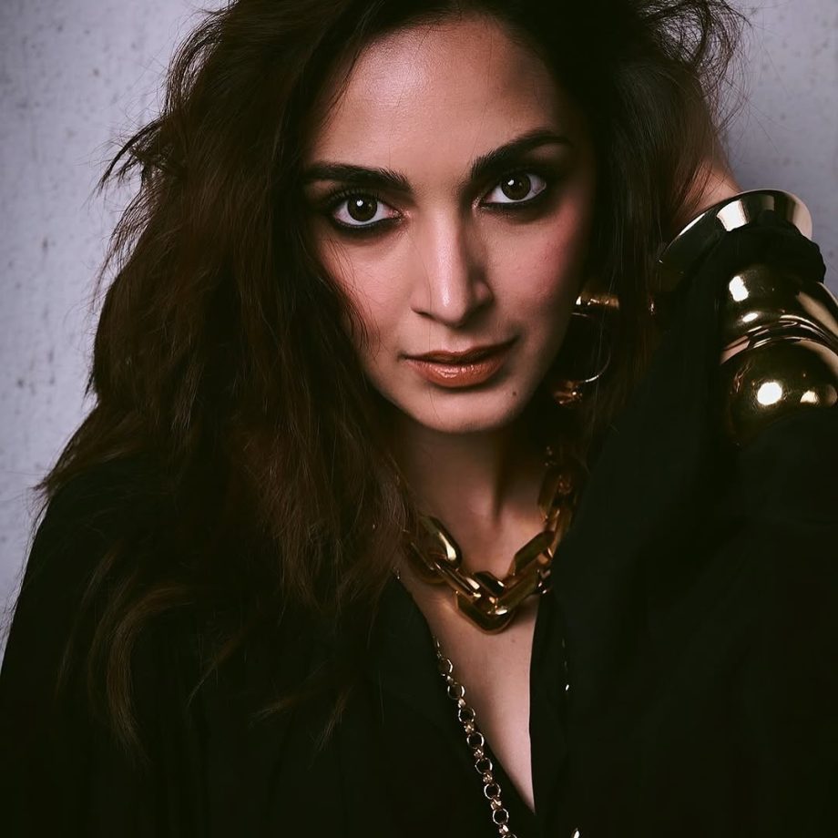 Kiara Advani Steals the Spotlight in Oversized Maxi Dress 942726