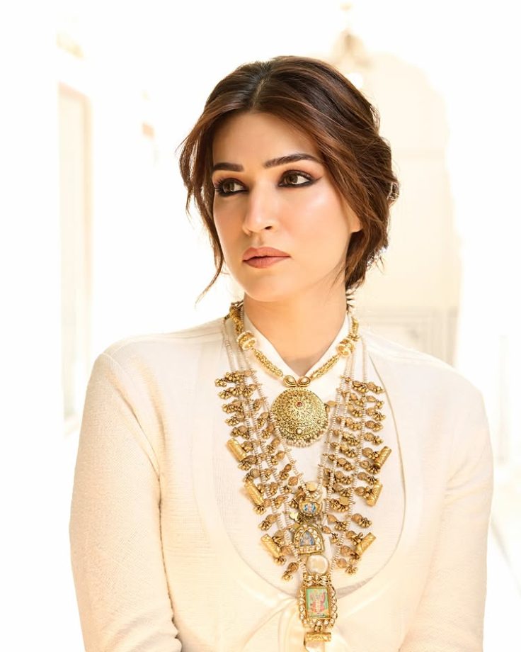 Kriti Sanon’s Regal Traditional Look is Pure Queen Energy! 941584