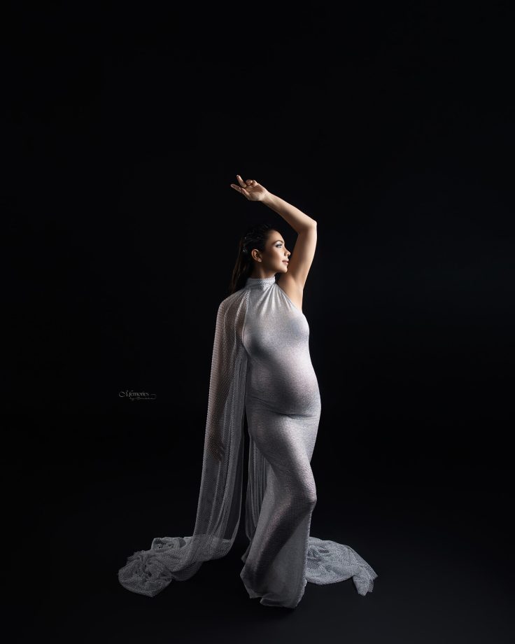 Kumkum Bhagya Fame Pooja Banerjii  Announces 2nd Pregnancy, Flaunts Baby Bump 942396
