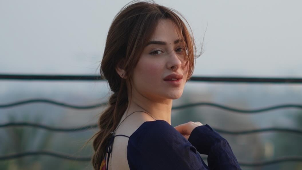 Mahira Sharma Elevates Saree Fashion With Her Hotness Mahira Sharma Elevates Saree Fashion With Her Hotness