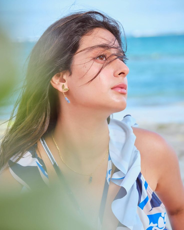 Maxi Dress To Shorts: Isha Malviya's Comfy, Cool & Sizzling Vacation Fashion Goals 939687