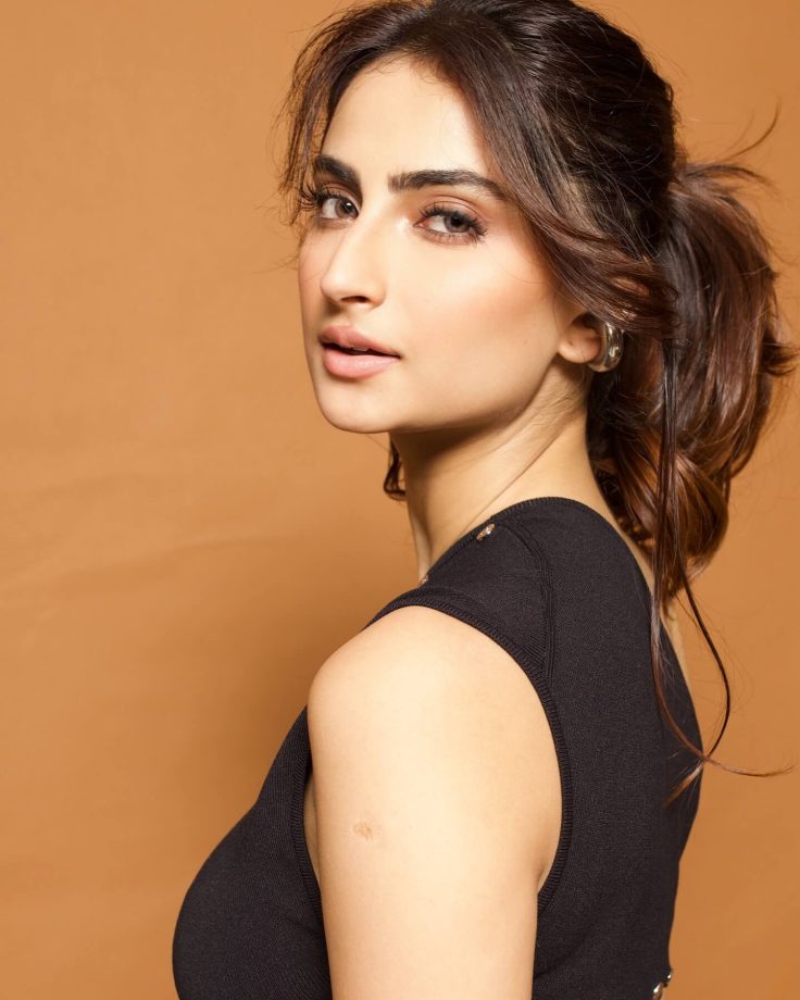 Palak Tiwari Goes Bold In Black Dress, Nora Fatehi Creates Trend In Trench Coat 939661