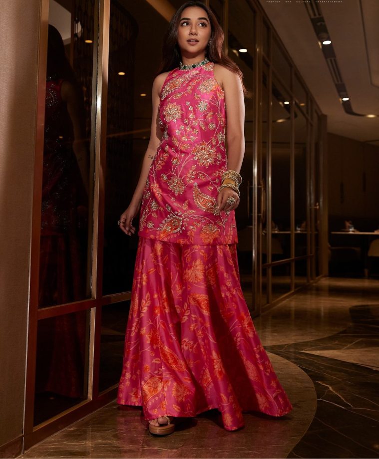 Prajakta Koli’s Flawless Traditional Vibe 942440