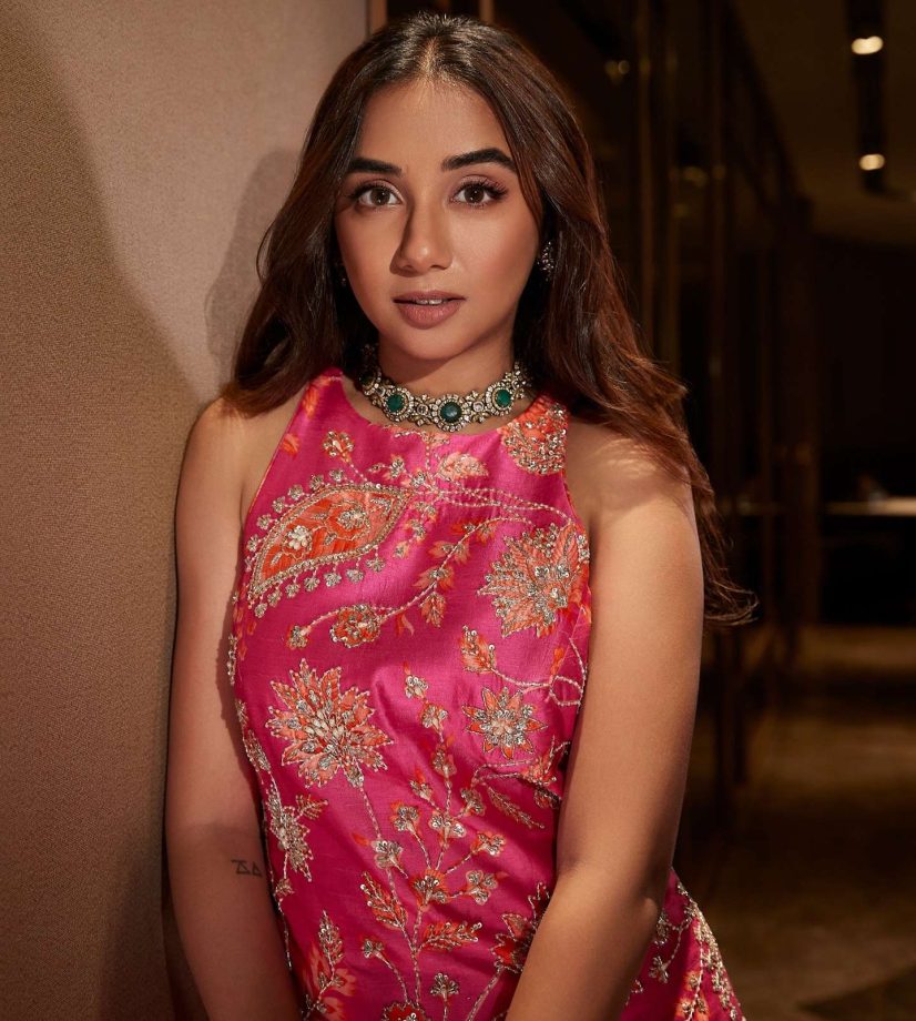 Prajakta Koli’s Flawless Traditional Vibe 942439