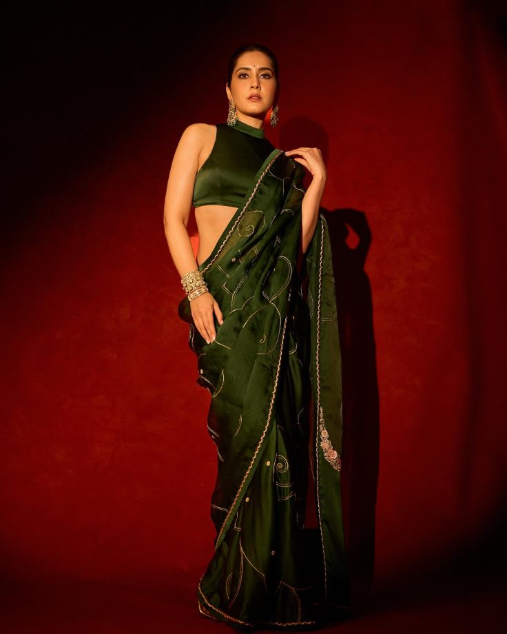 Raashii Khanna Never Fails To Impress With Her Blouse Style 941692