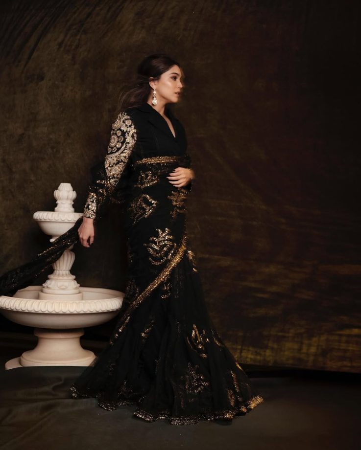 Sharvari Wagh Blends Power and Tradition in a Blazer-Saree 938896